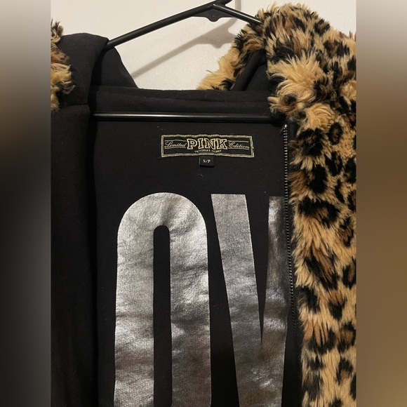 Victoria’s Secret PINK Limited Edition 2011 Fashion Show Leopard Fur Hoodie-EUC - Picture 5 of 8